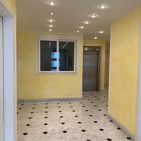 Elegante Tra Casino' E Chiesa Russa Con Garage Sanremo